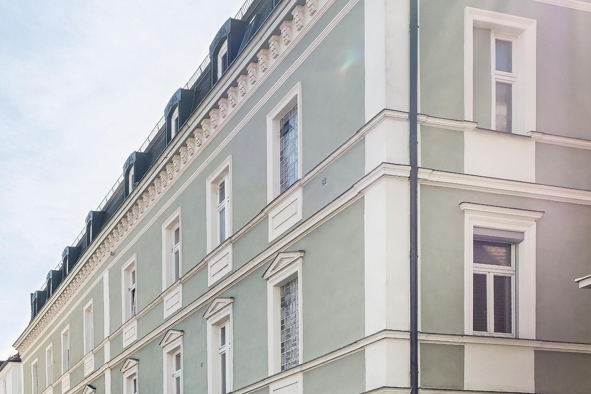 Fassadenbild vor Renovierung und Sanierung der Von-der-Tann-Straße 22 und 24 in Regensburg